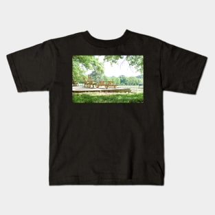 sunny day on the farm Kids T-Shirt